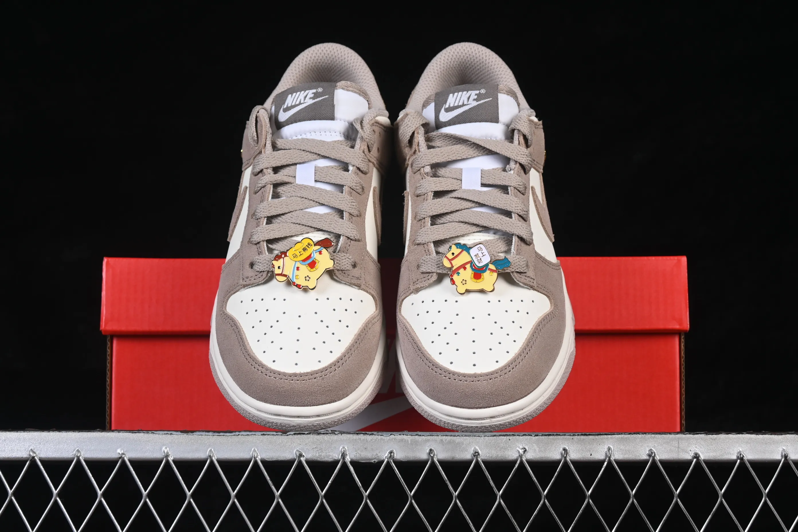 All Categories Nk SB Dunk Series Nk SB Dunk Low Low-top sneakers Nike SB Dunk Low Year of the Horse Gray White Low-top casual sneakers IB4417-105